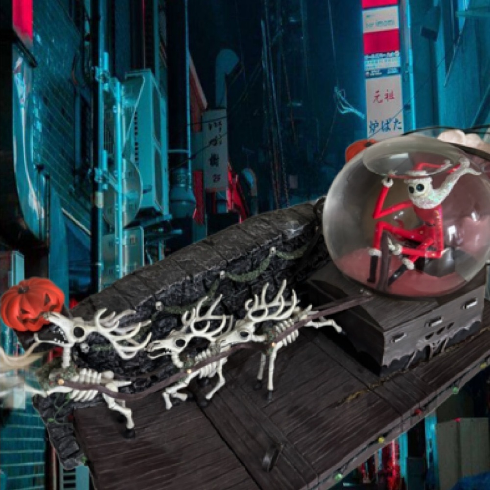 Nightmare Before Christmas detailed Snow-globe with skeleton reindeer. 💀